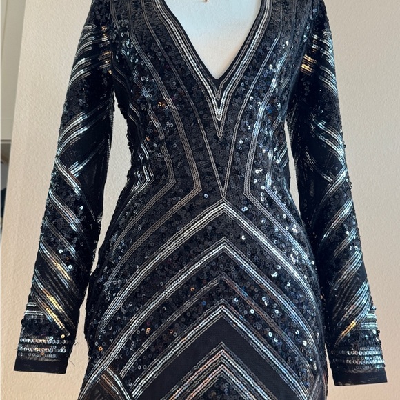 Dress Express Black and Gold Sequin Long Sleeve Dress - Picture 6 of 8